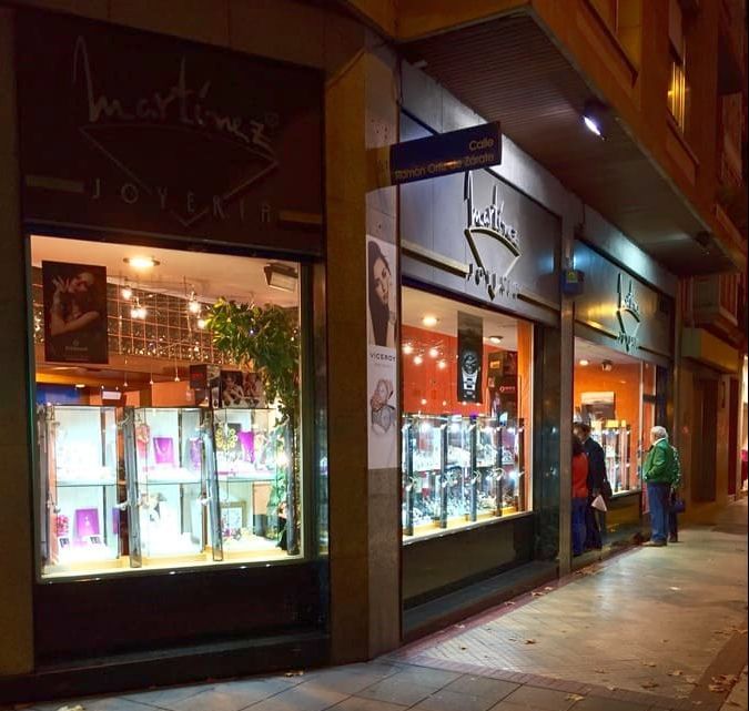 Joyería y Relojería Martínez joyería en la noche